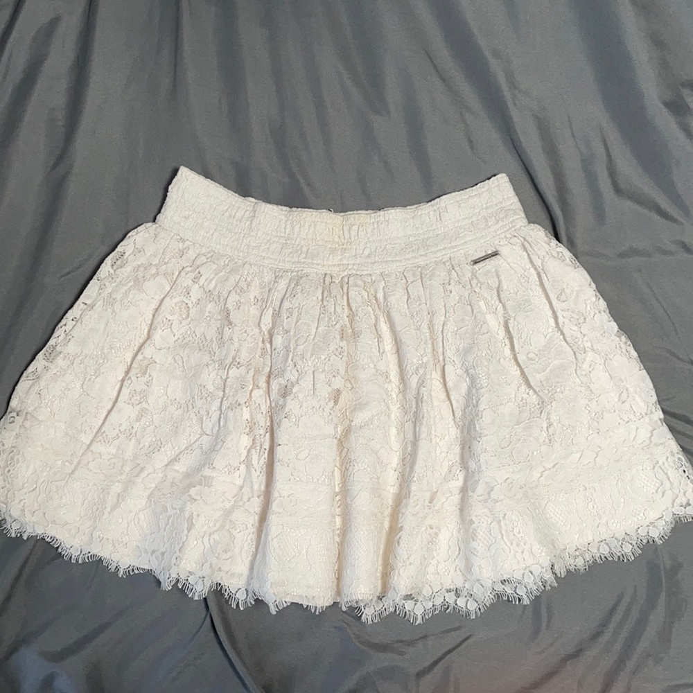 Beautiful white Abercrombie & Fitch lace skirt
